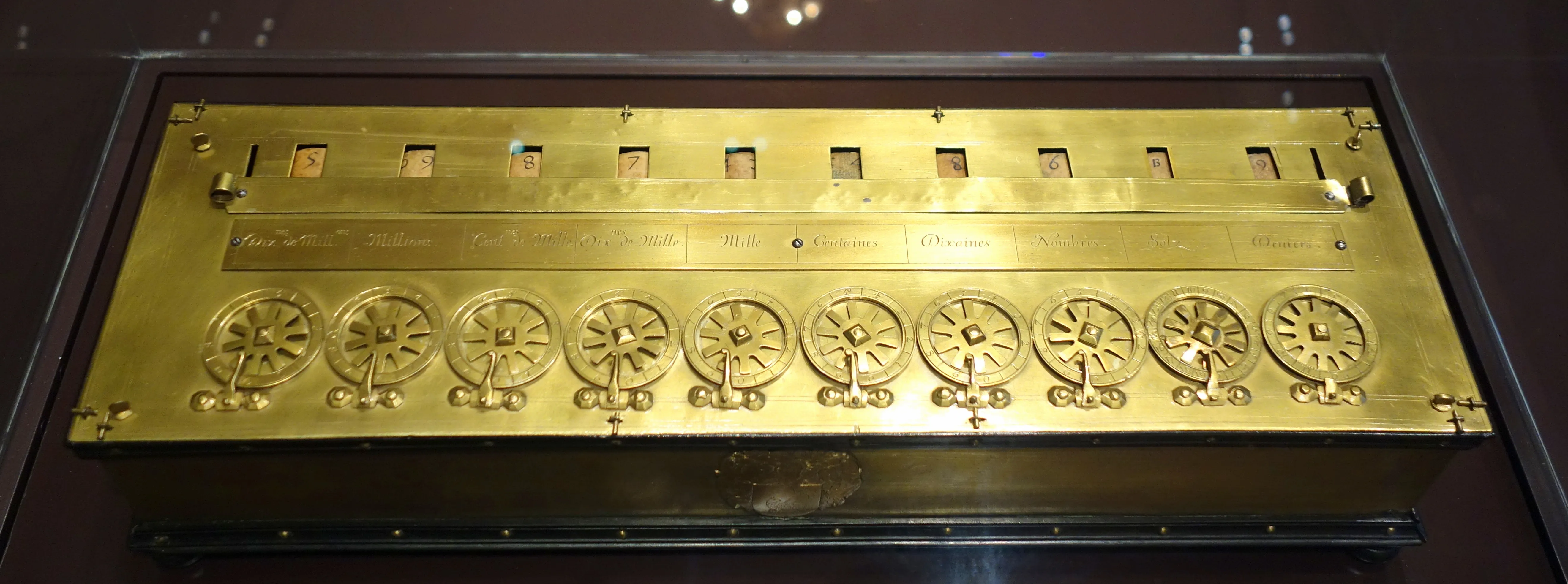 Pascaline de Blaise Pascal, calculatrice mécanique, ~1650